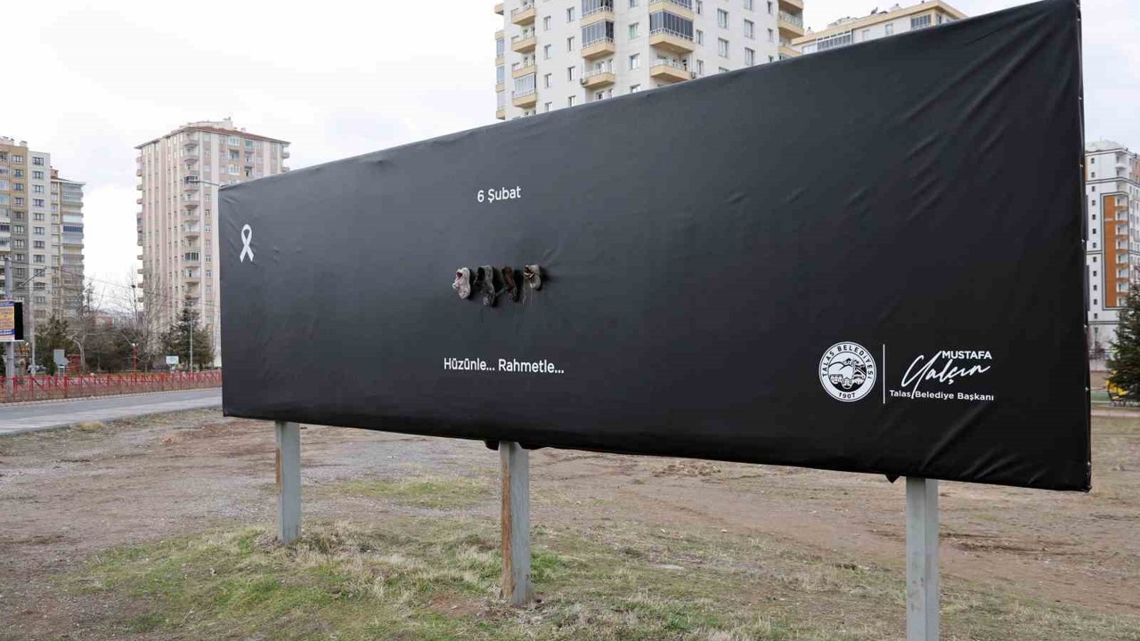 Talas billboardlarında 6 Şubat vefası: "Hüzünle... Rahmetle..."
