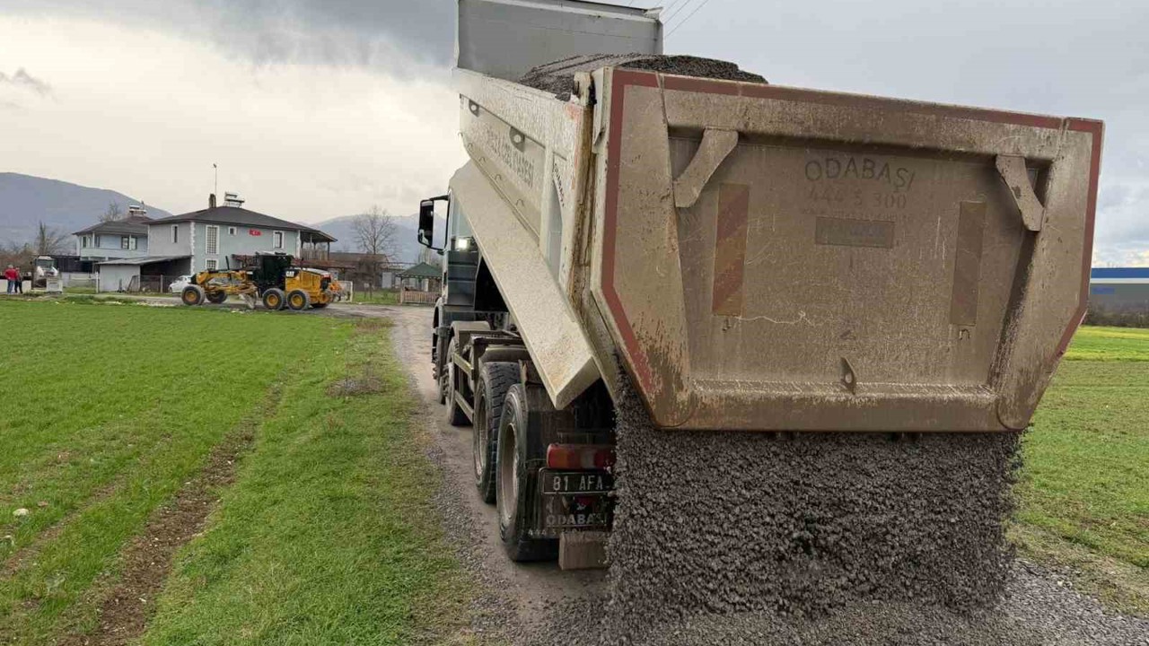 Gümüşpınar köyünde yollar açılıyor
