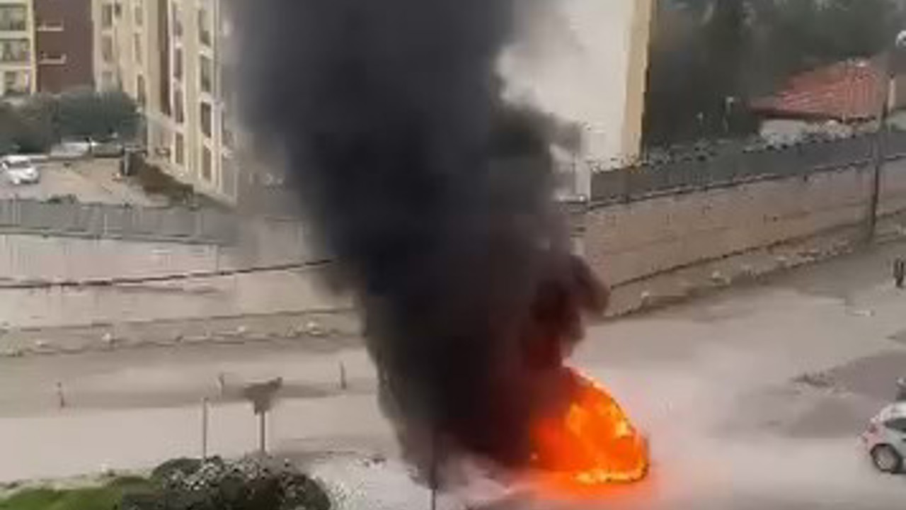 Bursa’da yanan araç art arda patladı, mahalleli panik yaşadı
