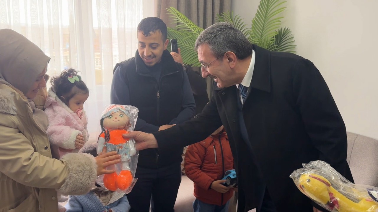 Cumhurbaşkanı Yardımcısı Yılmaz Şahinbey’de sosyal konutları inceledi
