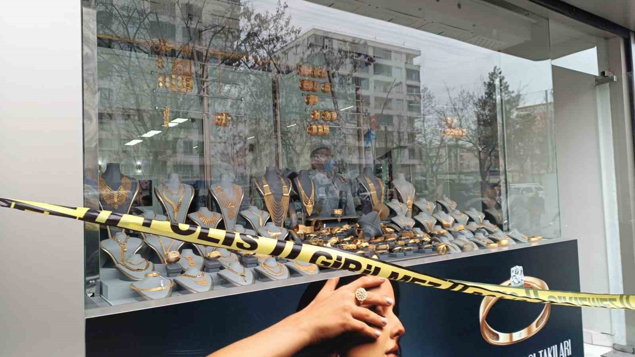 Batman’da kuru sıkı tabancayla kuyumcu soygunu: 1 kilo altın çalındı
