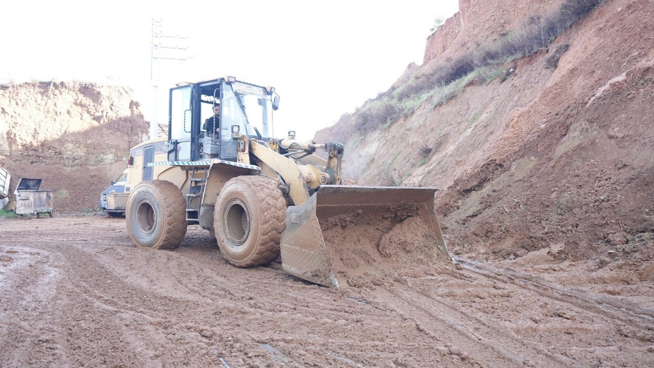 Turgutlu’da şiddetli yağış toprak kaymasına neden oldu
