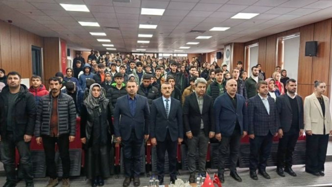 Patnos’taki eğitim kurumlarında 6 Şubat depremleri anıldı
