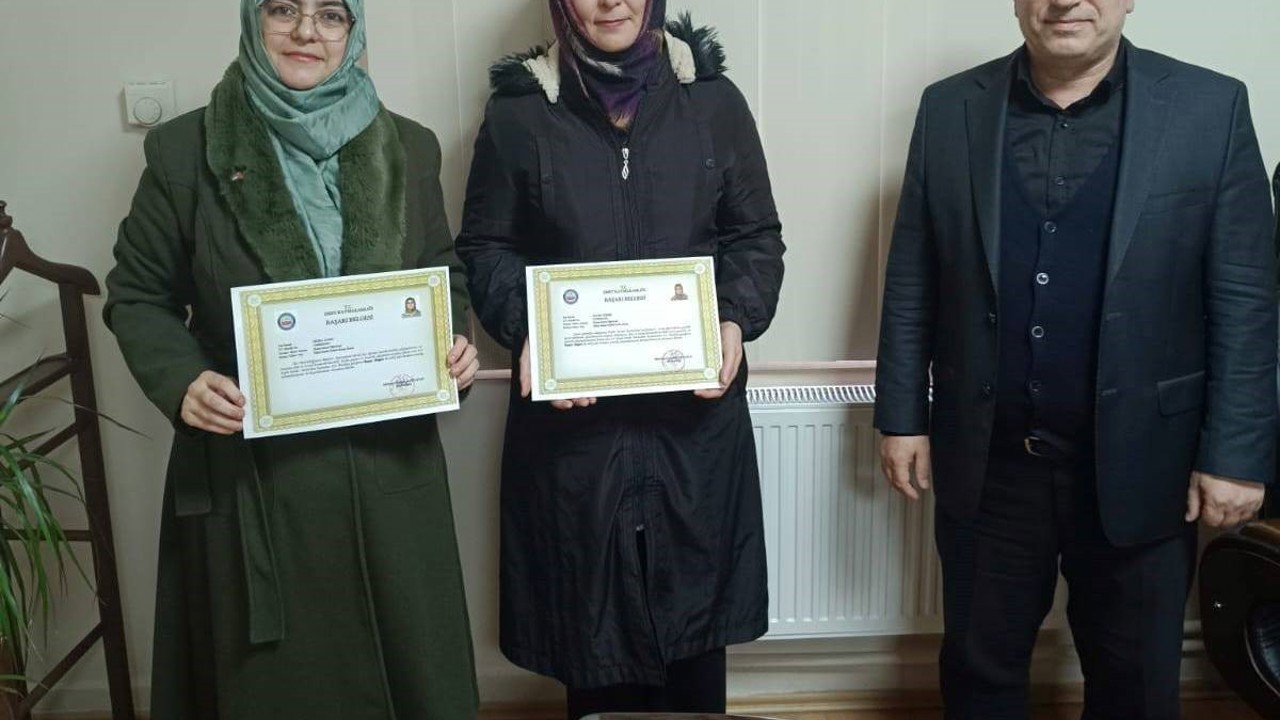Emet’te Kur’an kursu öğreticilerine başarı belgesi verildi
