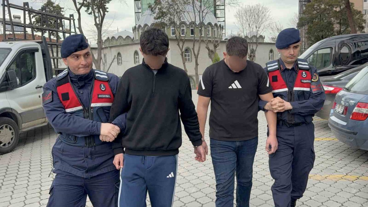 Banyoda tavan arasına gizlenen 7 bin uyuşturucu hap ele geçti
