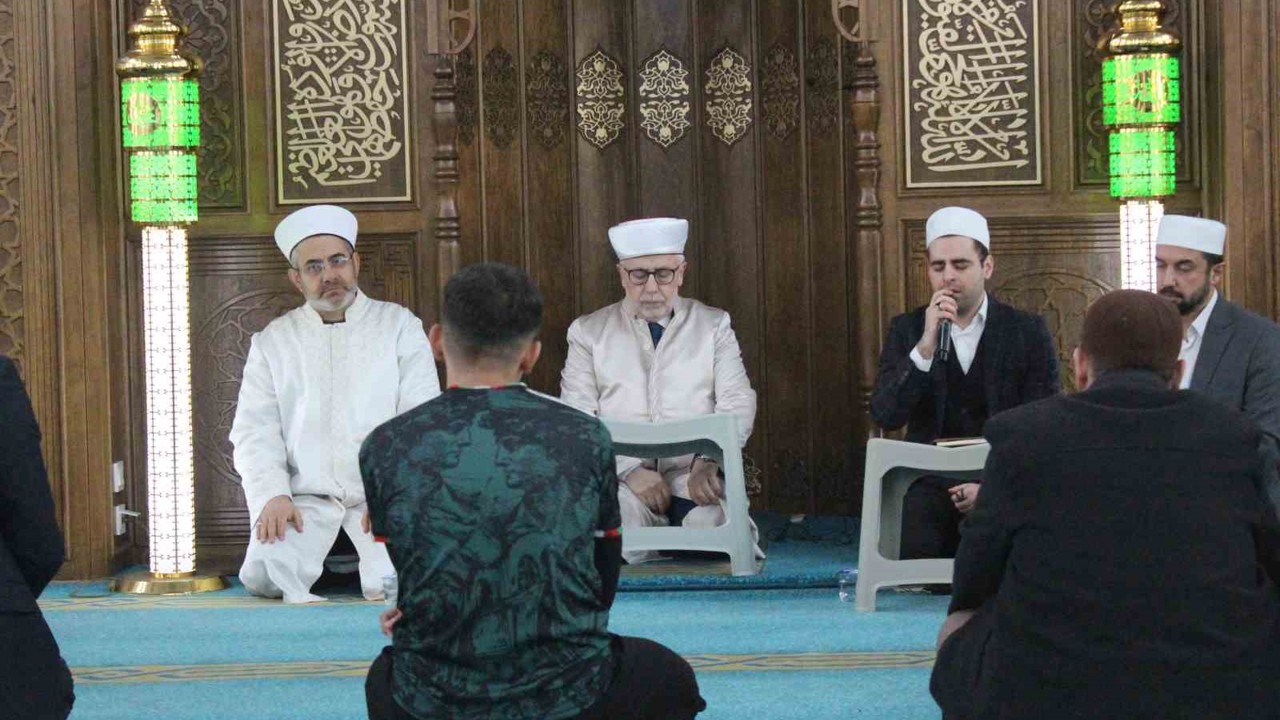 Siirt’te depremde hayatını kaybedenler için mevlit okutuldu
