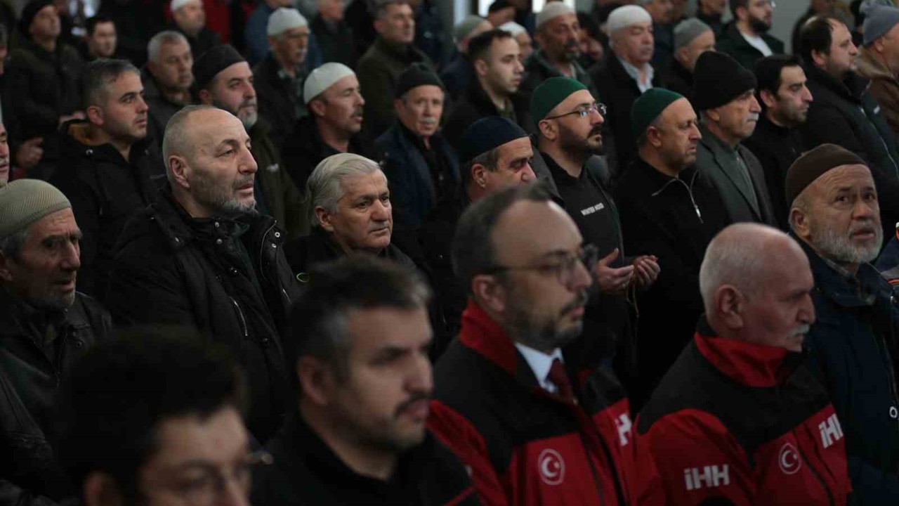 Bolu’da depremde hayatını kaybedenler dualarla anıldı
