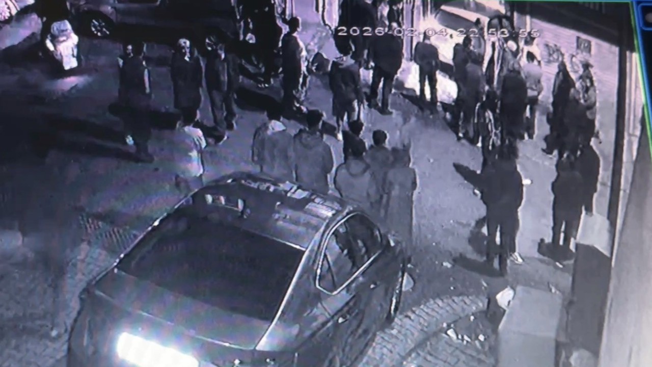 Ehliyetini ve otomobilini yeni alan sürücü depoya daldı
