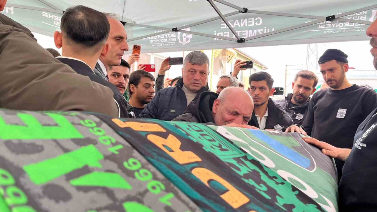 Tribünden düşerek ölen taraftarın babasından yürek yakan feryat
