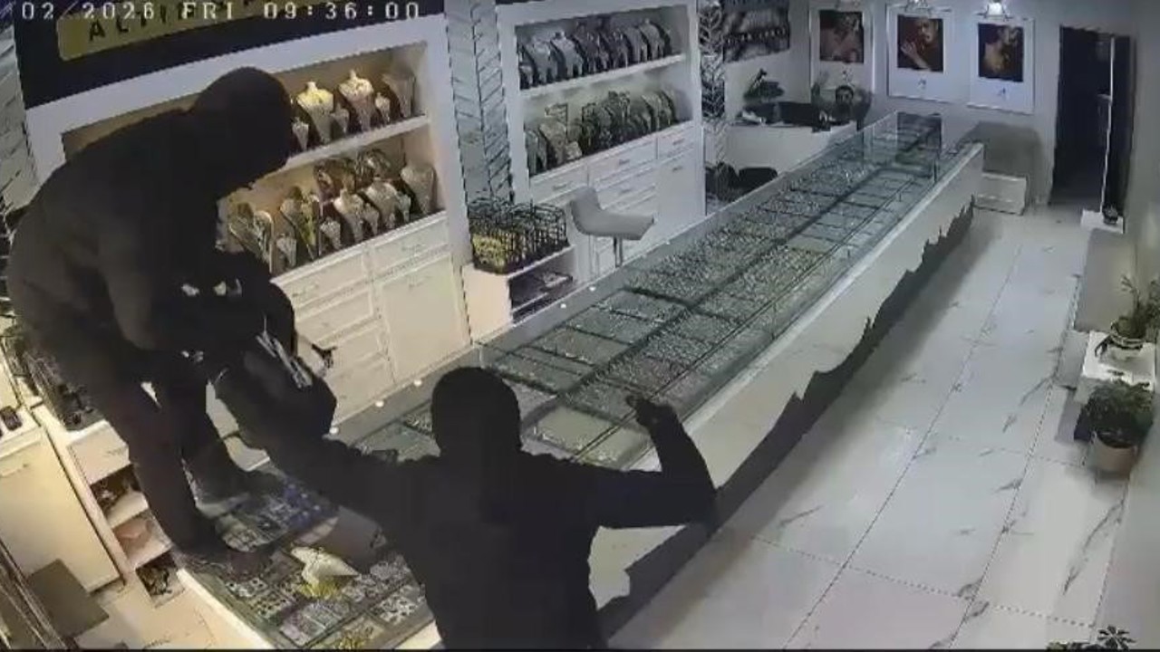 Batman’da 90 saniyede milyonluk kuyumcu soygunu kamerada
