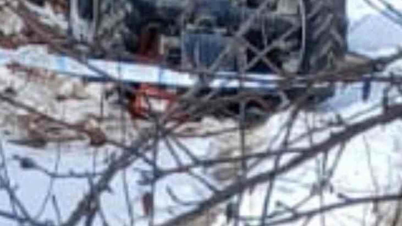 Traktör devrildi, köy muhtarı hayatını kaybetti
