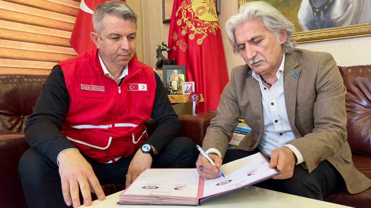 Türk Kızılay’dan Manisa’da 200 aileye sıcak iftar desteği
