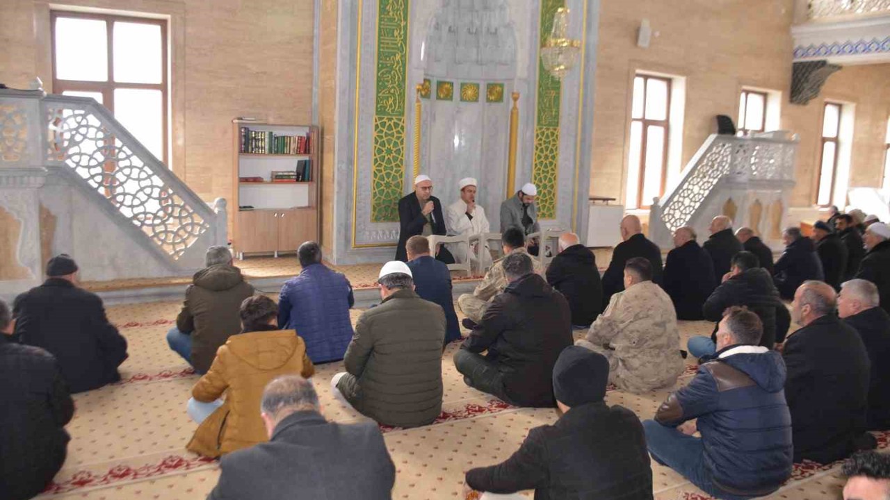 Bulanık’ta deprem şehitleri dualarla anıldı
