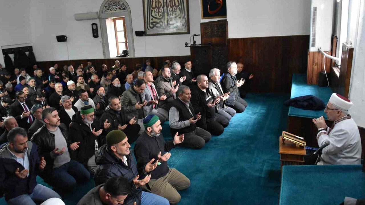 Bilecik’te 6 Şubat deprem şehitleri için Mevlid-i Şerif okundu
