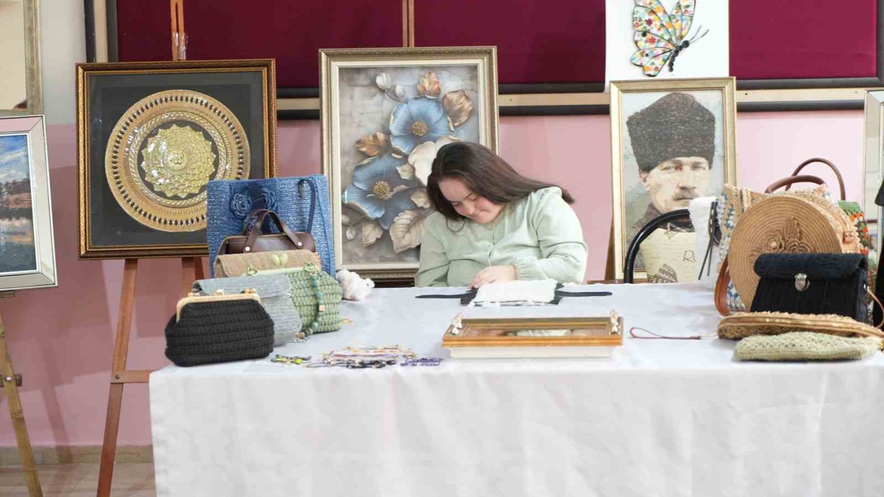 Muş’ta down sendromlu Rabia’nın sanatla yükselen başarısı
