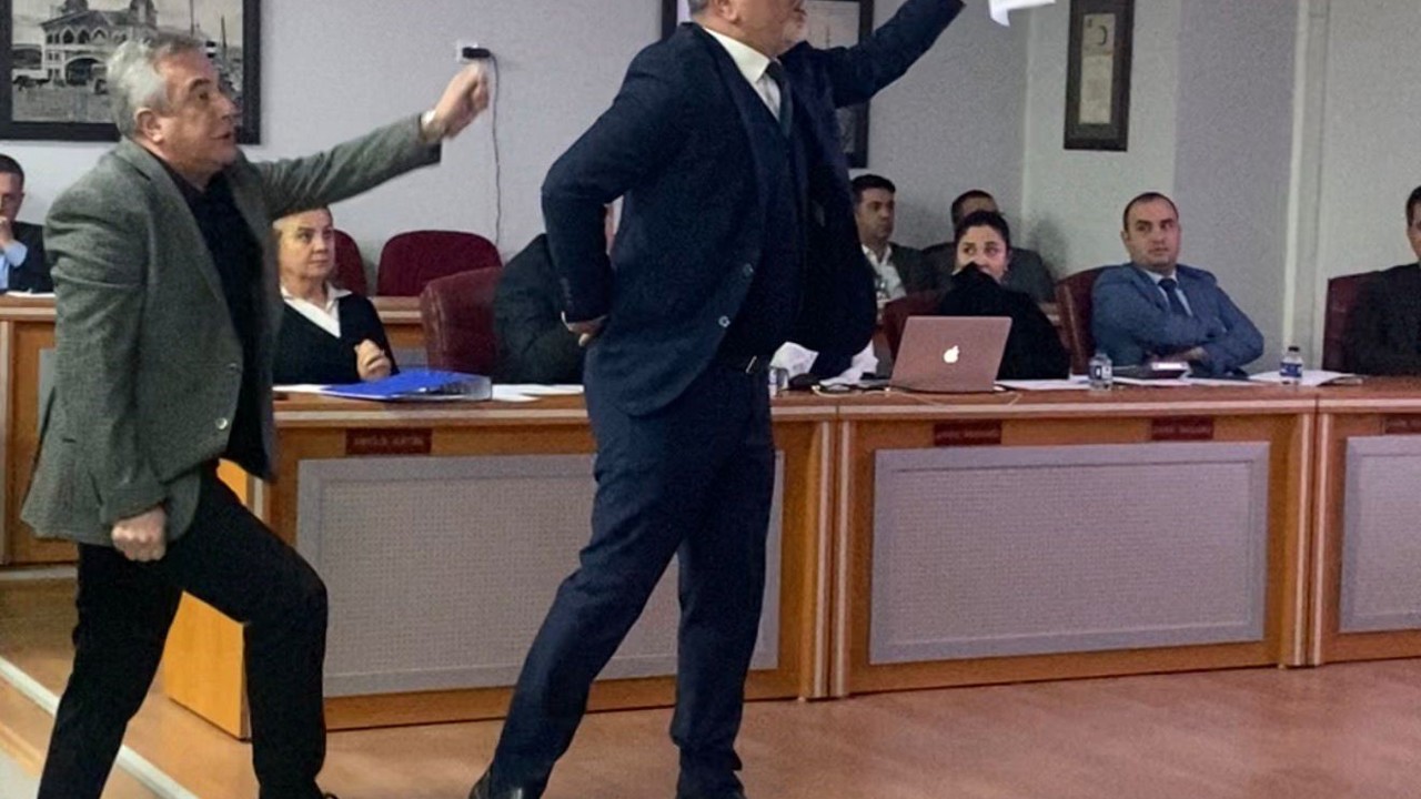 Anma töreni krize dönüştü: Mecliste gergin dakikalar
