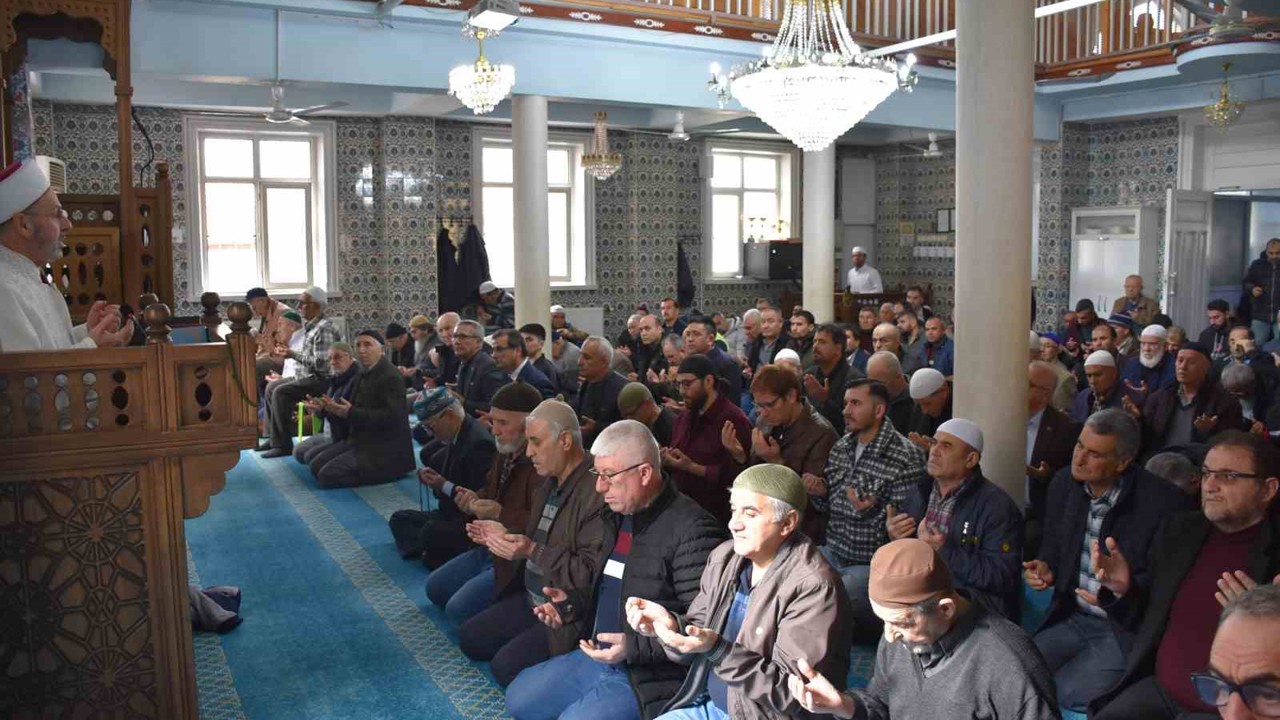 Asrın felaketinin 3’üncü yılında Salihli’de yürekler aynı duada buluştu
