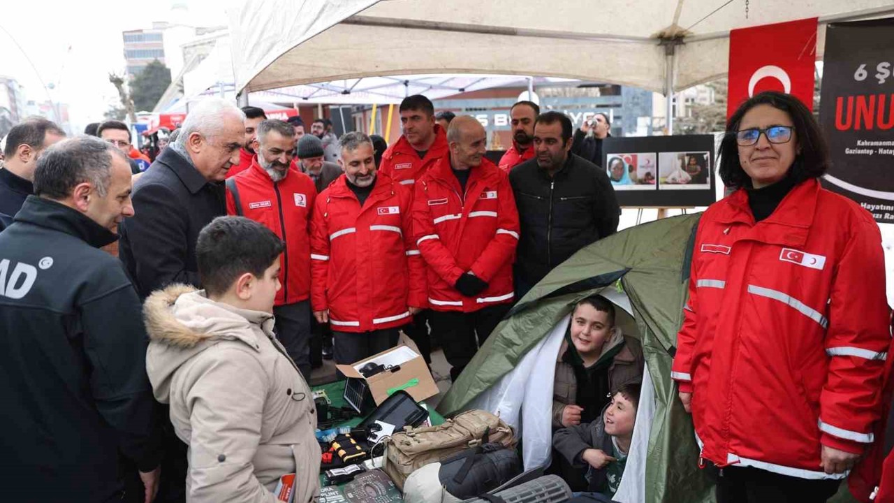 Depremde hayatını kaybedenler Muş’ta dualarla anıldı
