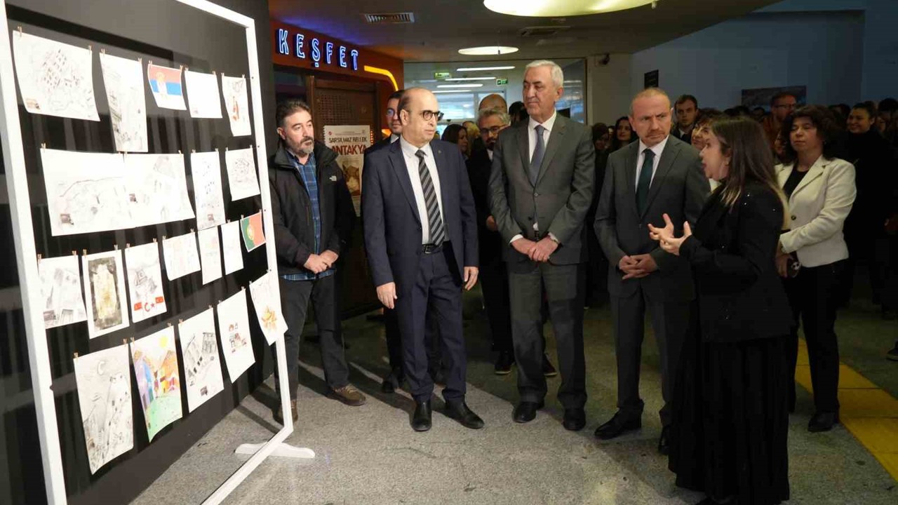 30 ülkeden 350 sanatçı posta sanatıyla "asrın felaketi"ni anlattı
