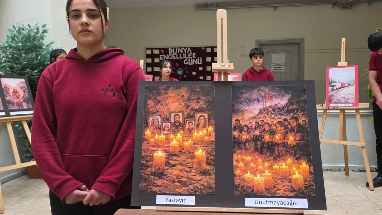 Deprem şehitleri Özalp’ta anıldı
