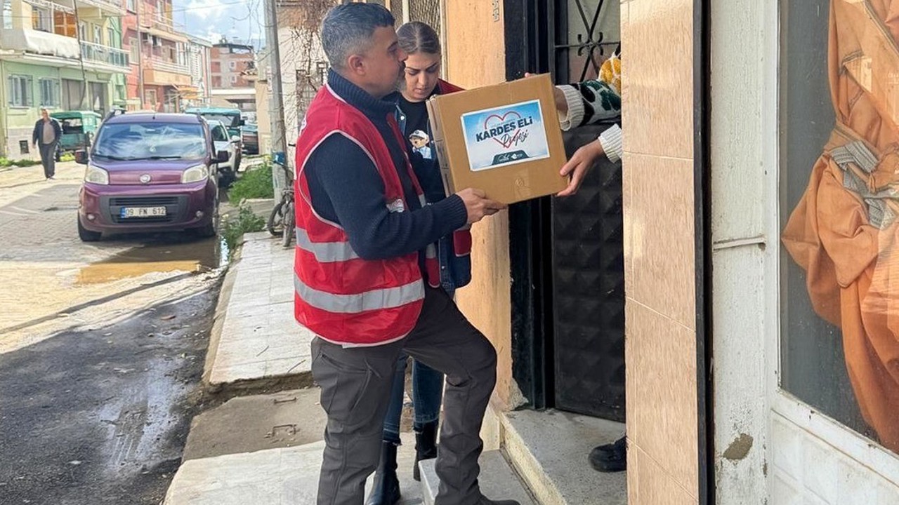 Efeler’in ’Kardeş Eli’ projesi ihtiyaç sahibi vatandaşlara destek oldu
