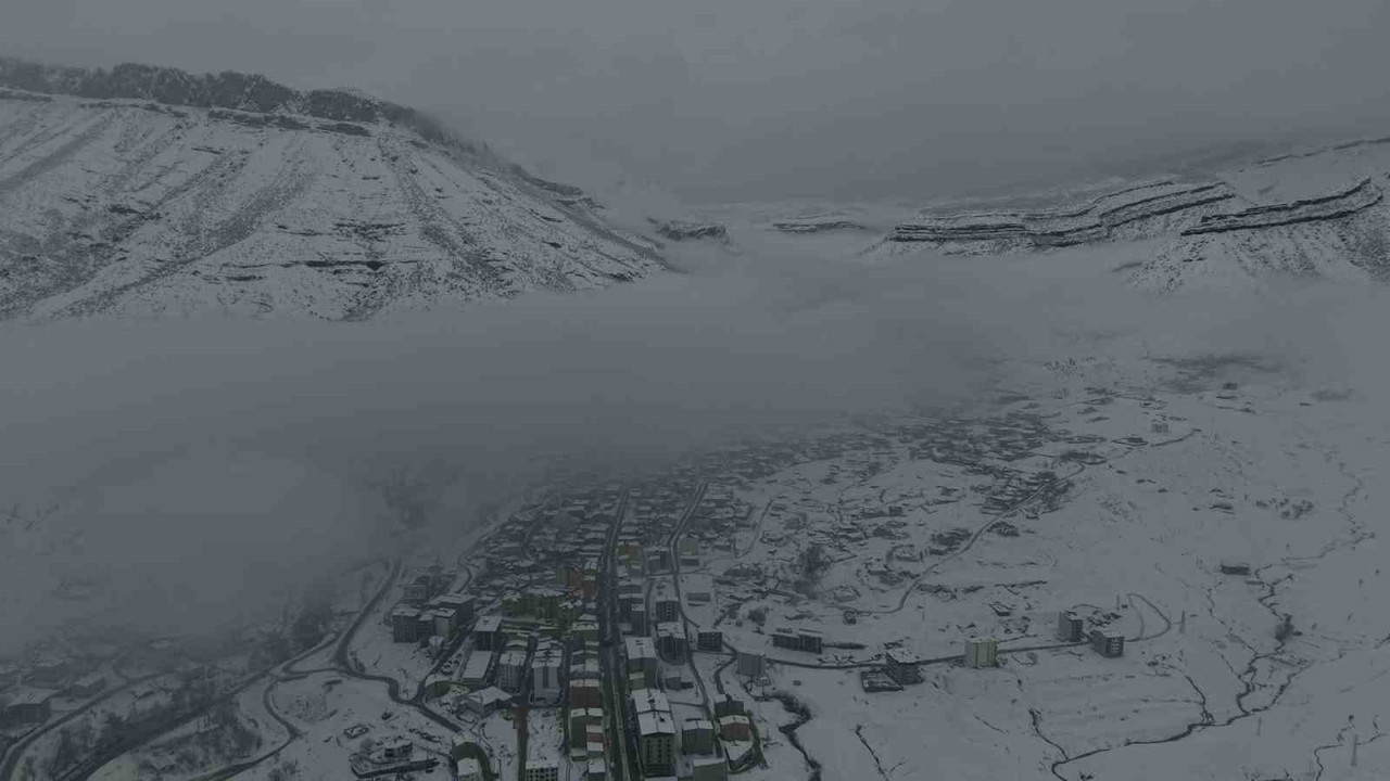 Sisle kaplanan Derecik dronla görüntülendi
