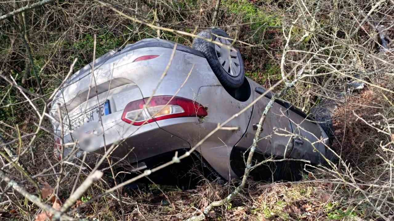 Çanakkale’de otomobil dereye uçtu: 2 yaralı
