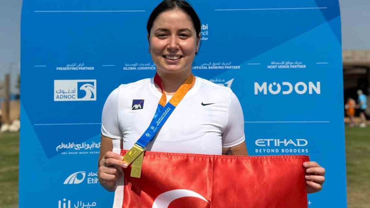 Milli yüzücü Bengisu Avcı’dan, Abu Dhabi’de dünya şampiyonluğu
