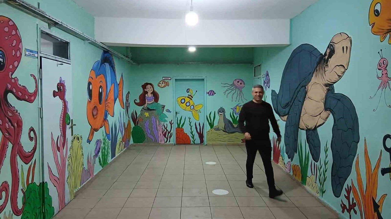 Besni’de öğretmenler okulu sanat galerisine dönüştürdü
