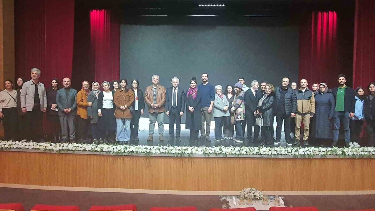 Tiyatro Anadolu, "Aşk Neyledi Yunus" ile Rize’de sanatseverlerle buluştu
