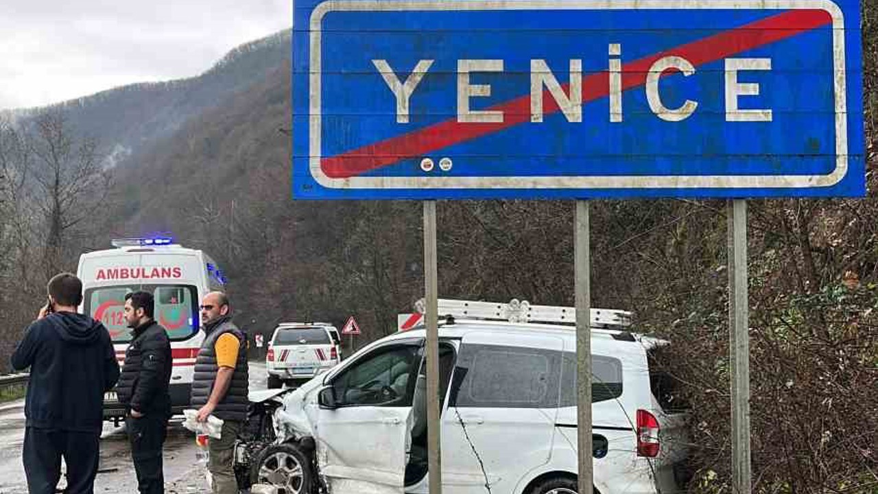 Karabük’te iki otomobil kafa kafaya çarpıştı: 5 yaralı
