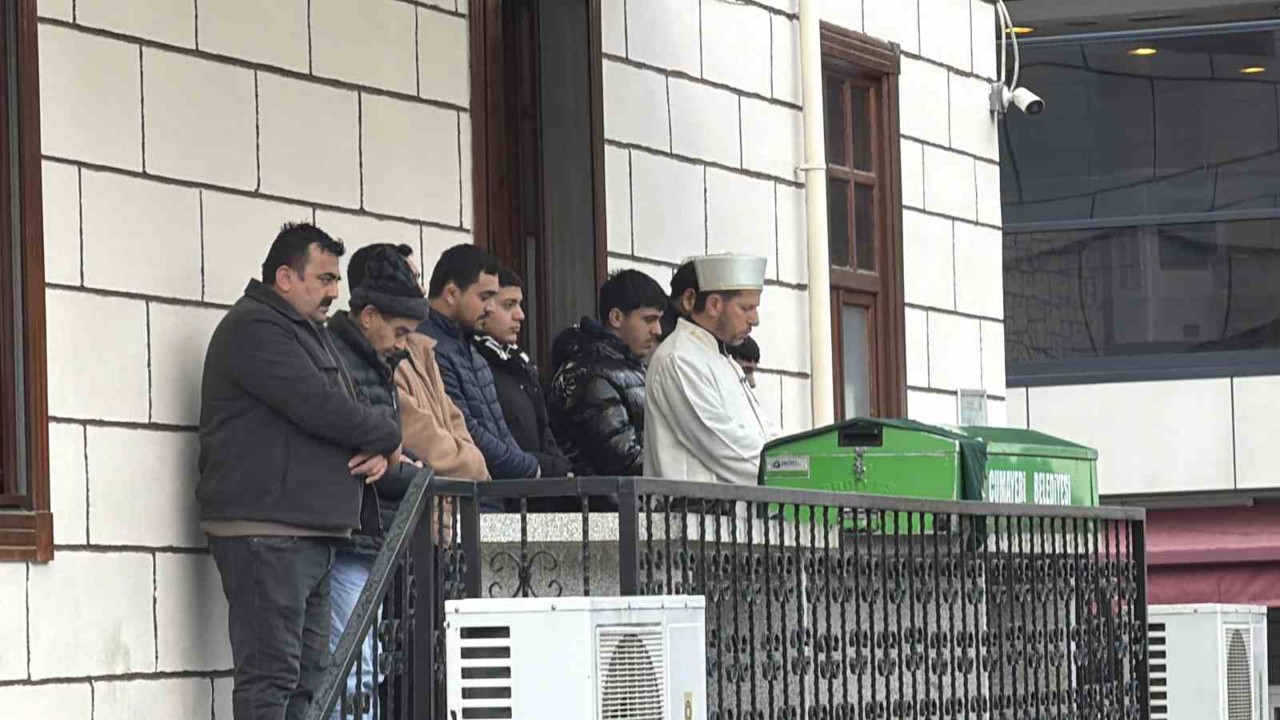 Emekli polisin öldürdüğü karısı son yolculuğuna uğurlandı
