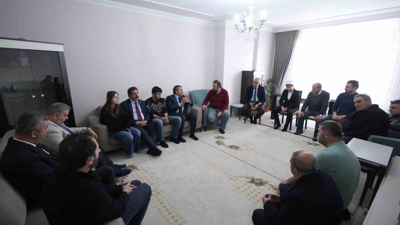 Bakan Tekin’den taziye ziyareti
