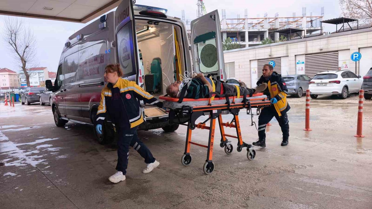 Bursa’da servis minibüsünden inen sürücüye araç çarptı
