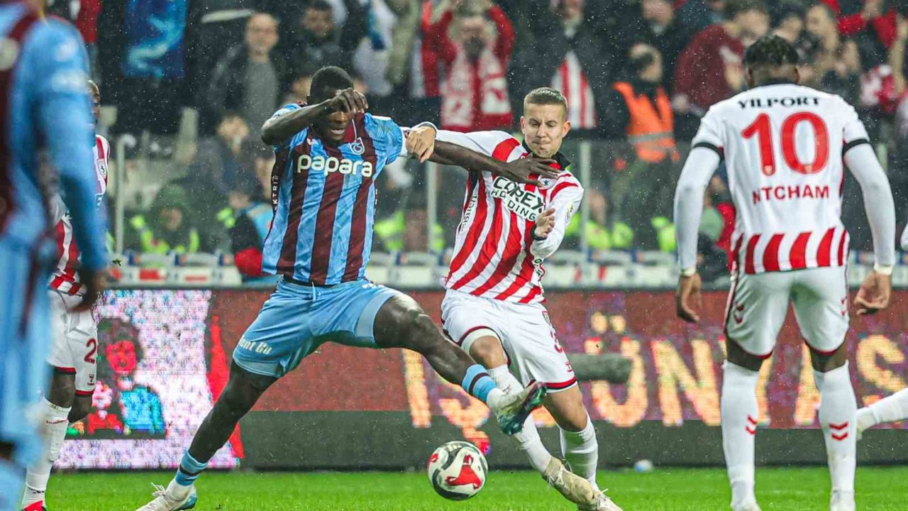 Trendyol Süper Lig: Samsunspor: 0 - Trabzonspor: 1 (İlk yarı)
