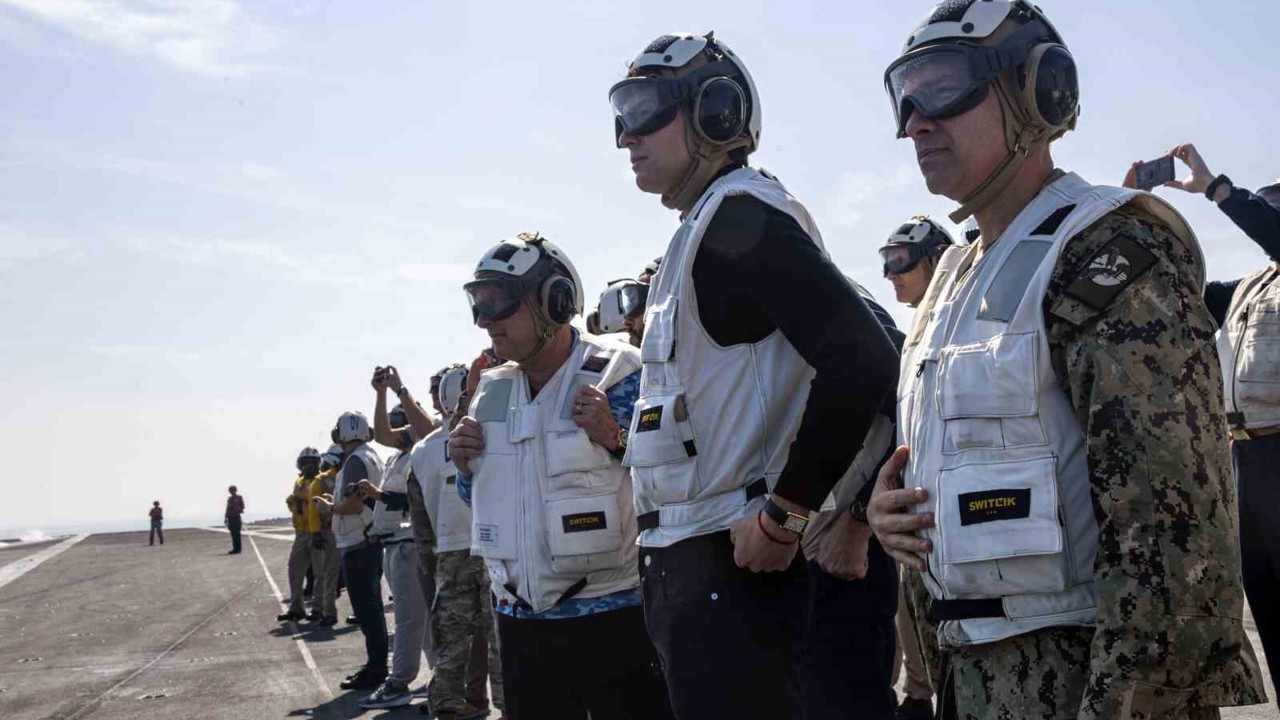 Witkoff’tan Umman Denizi’ndeki ABD uçak gemisine ziyaret
