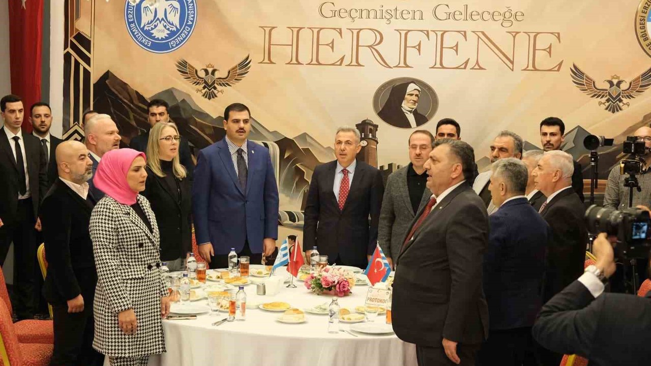 Erzurumlular İzmir’de düzenlenen herfene gecesinde buluştu
