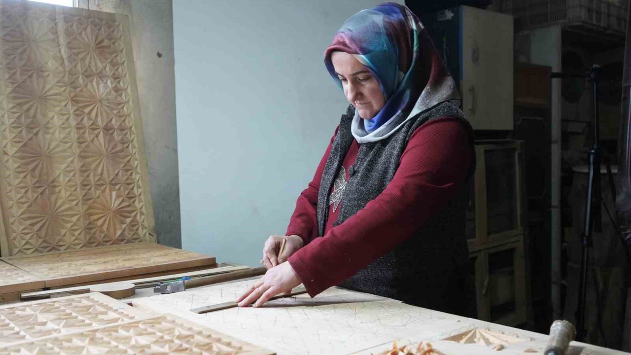 Hobi olarak başladı, siparişler ülke geneline yayıldı: Selçuklu ve Osmanlı motifli ürünlere yoğun talep
