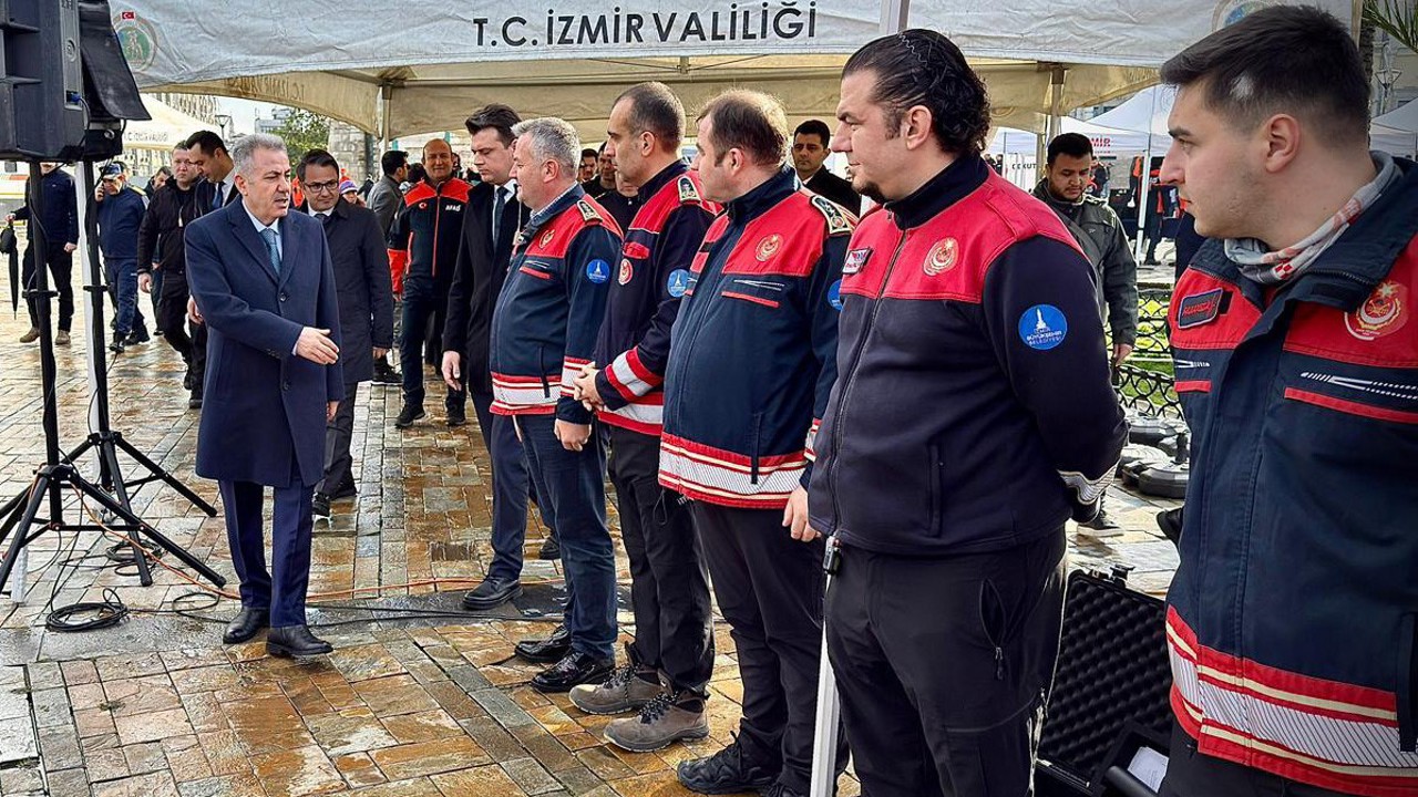 30 Ekim ve 6 Şubat’ın sessiz tanıkları İzmir’de sergilendi
