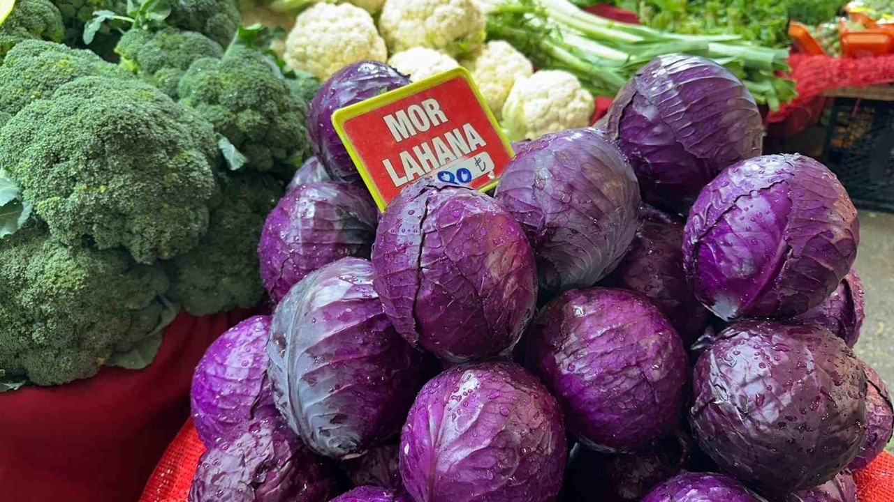 Pazarda tanesi 80 lira; çiftçiden 5 liradan almak istediler
