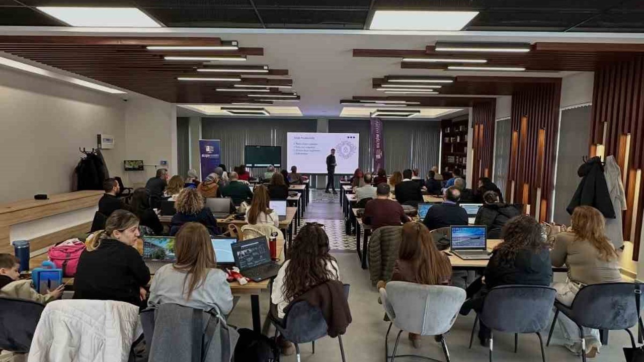 Büyükşehir Bilişim Akademisi’nden öğretmenlere siber güvenlik eğitimi
