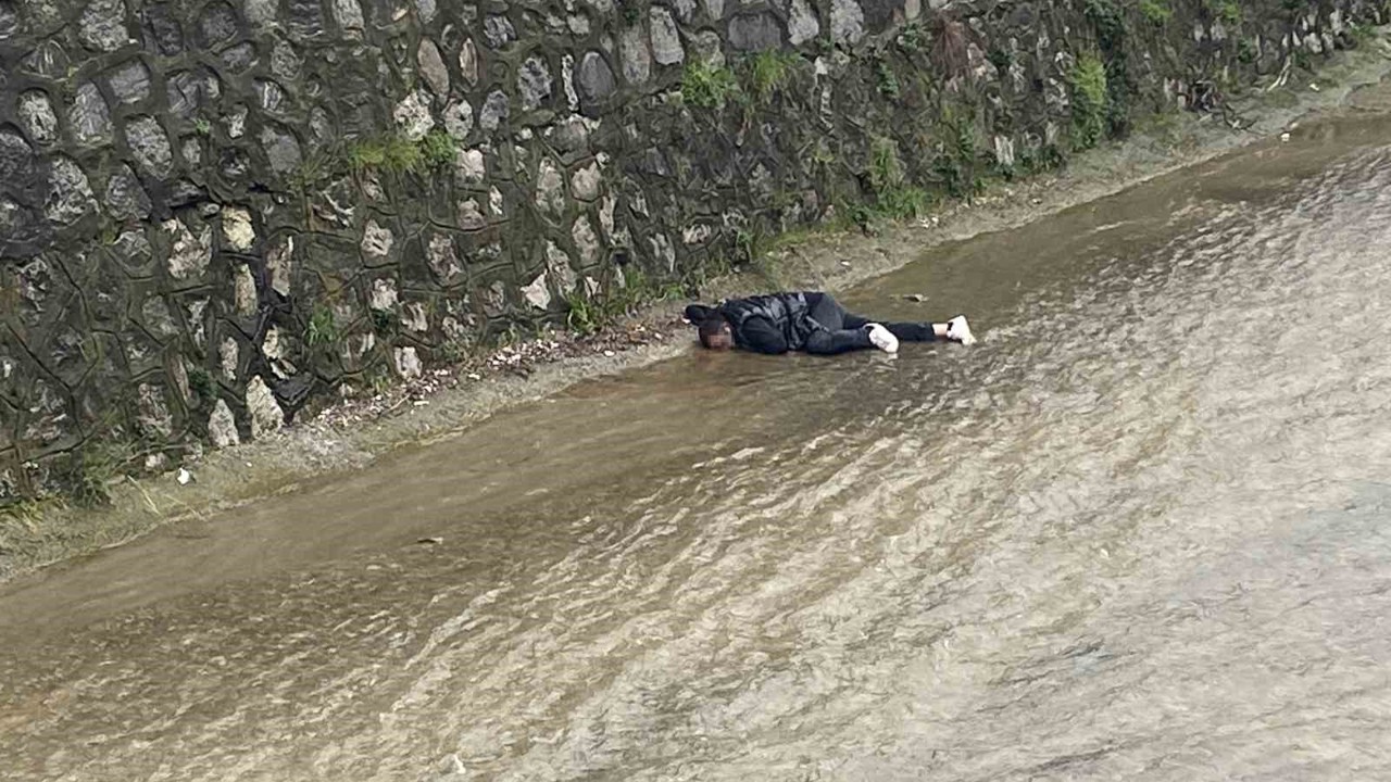 Bursa’da dereye düşen adam kalp masajıyla hayata döndürüldü
