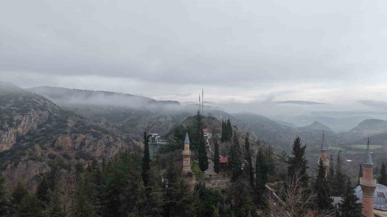 Belekoma Kalesi ve Şeyh Edebali Türbesi’nde sis etkili oldu
