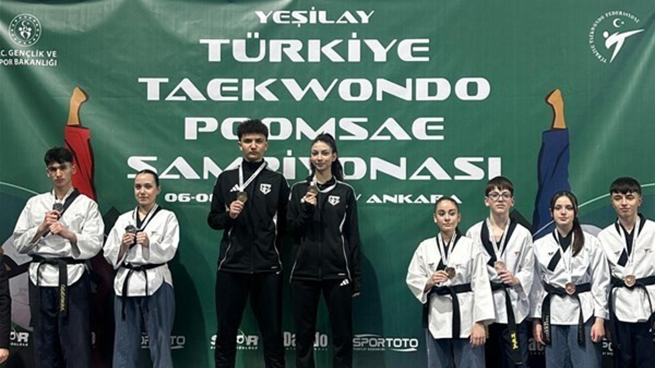 Aydınlı sporlar Taekwondo Poomsae Şampiyonası’nda Türkiye şampiyonu oldu
