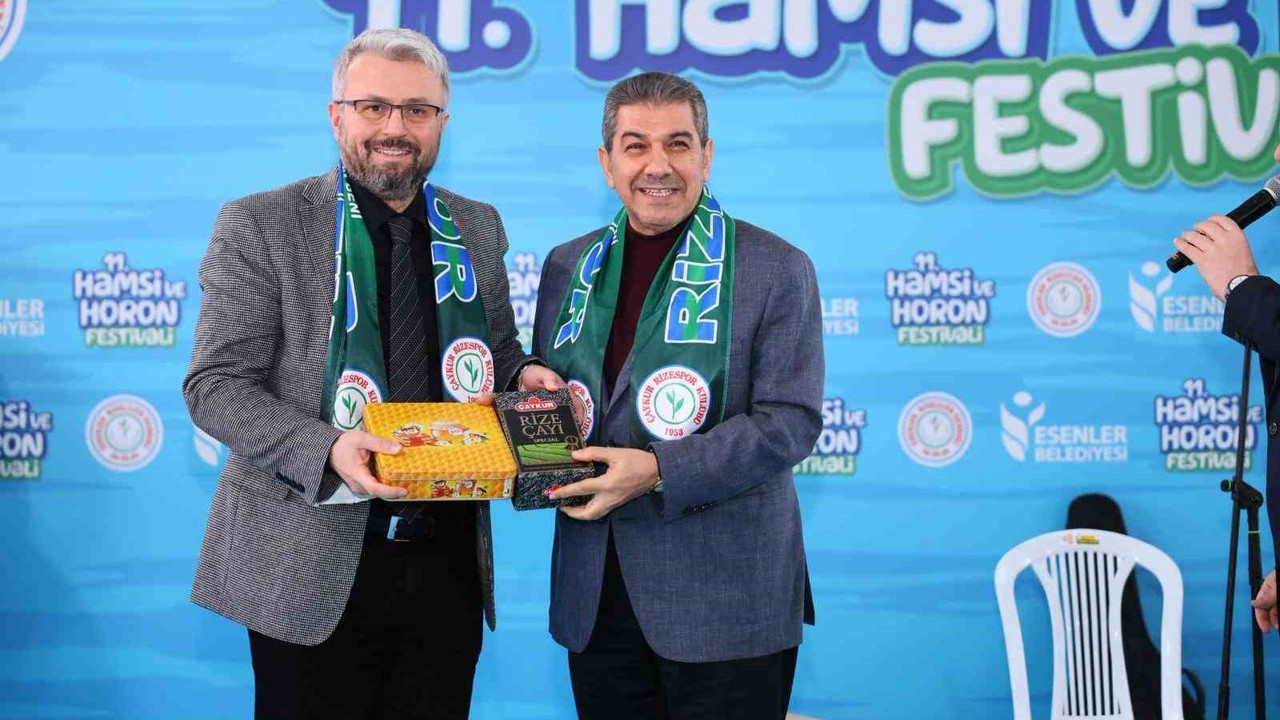Esenler’de 11. Hamsi ve Horon Festivali: 5 ton balık ve helva dağıtıldı
