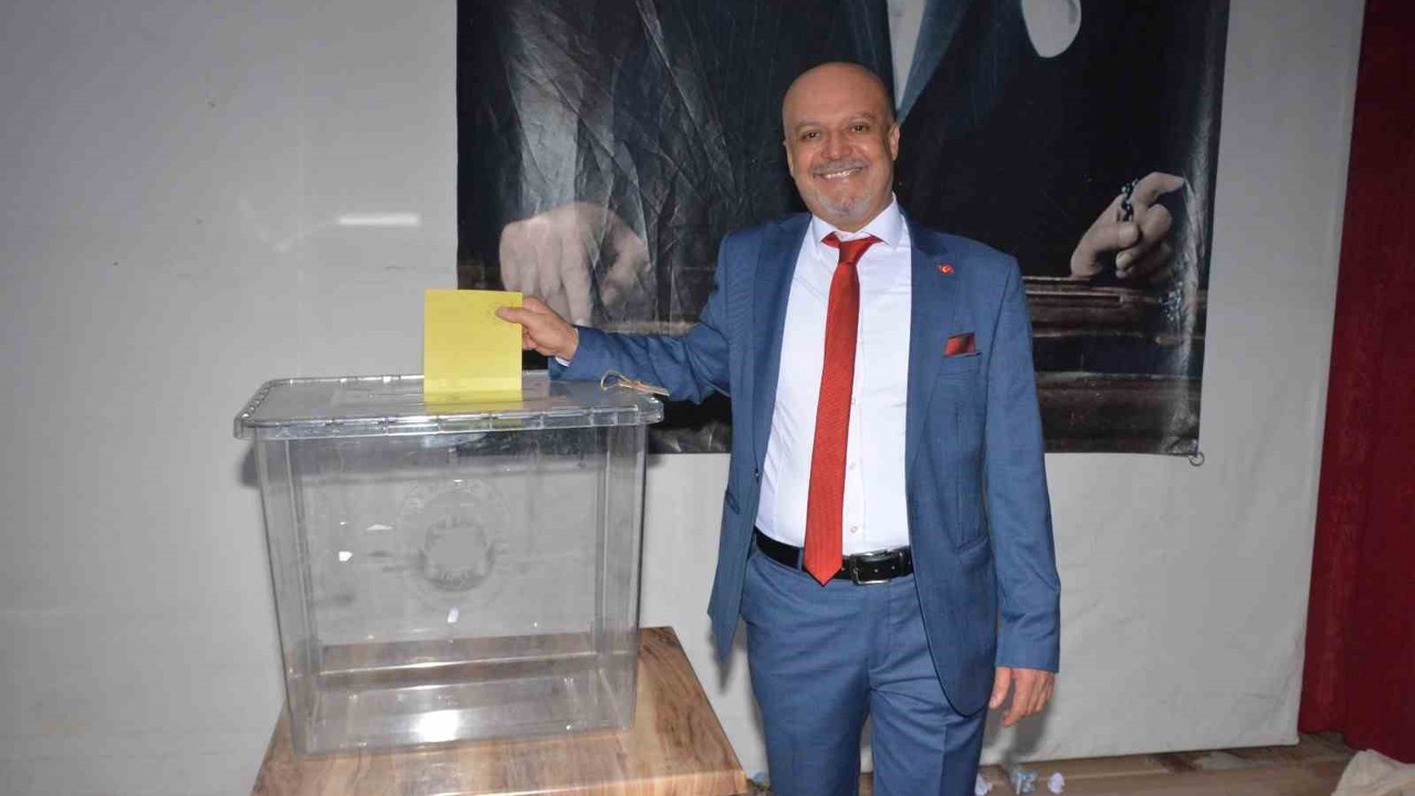 Akhisar’da mevcut başkan 1 oy farkla kazandı
