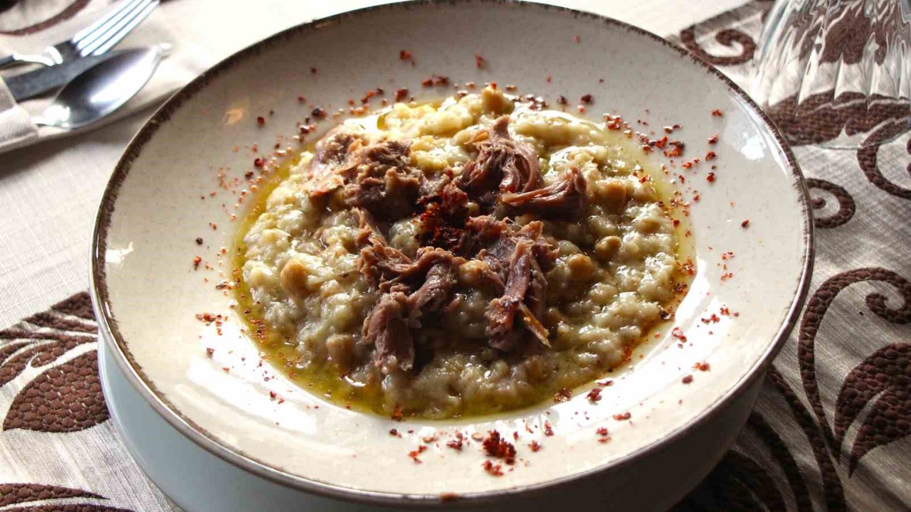 Amasya’nın tescilli lezzeti ’taş fırın keşkeği’: Pişmesi 12 saat sürüyor
