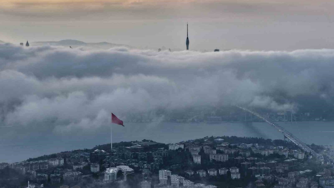 İstanbul sisle uyandı, mest eden görüntü havadan görüntülendi
