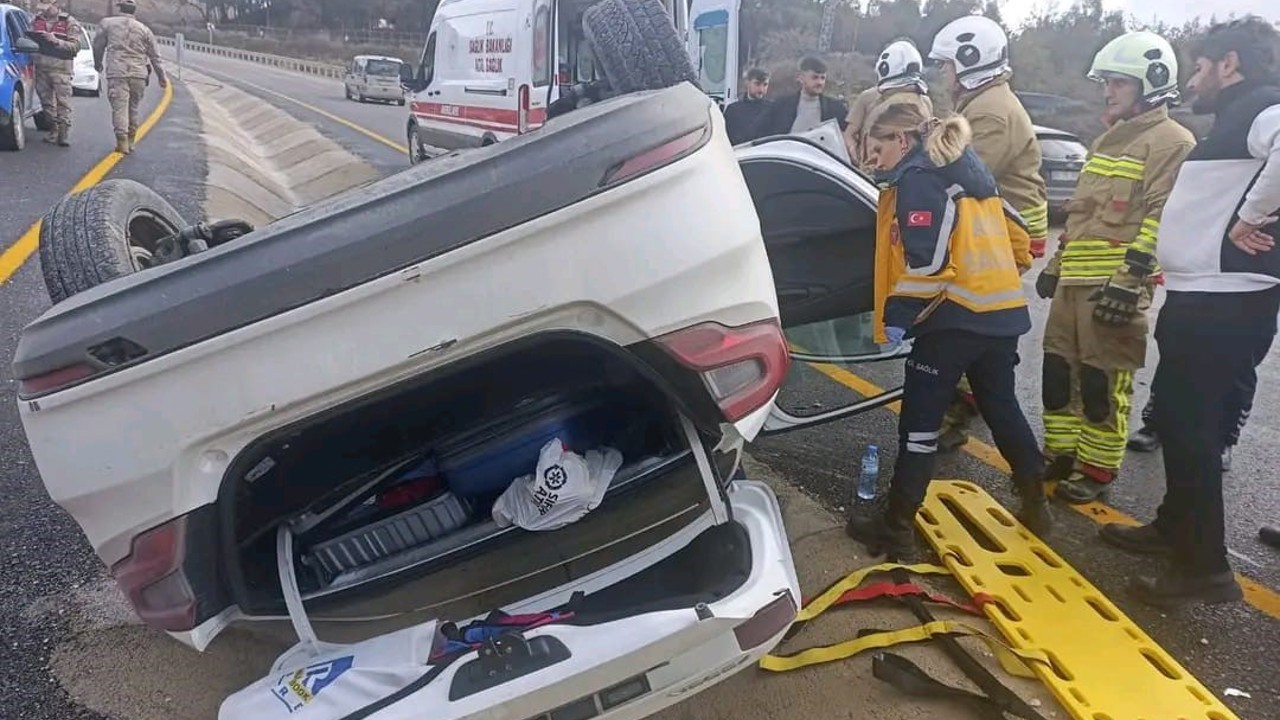 Yayladağı’nda takla atan otomobilin sürücüsü yaralandı
