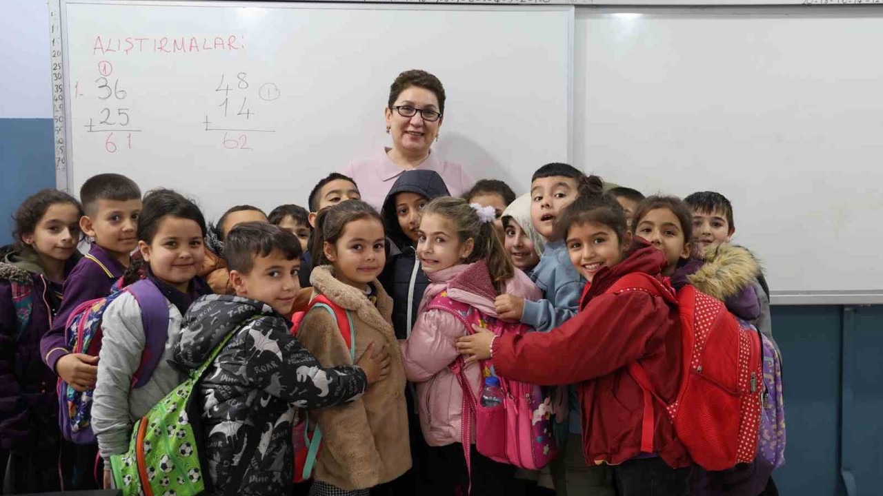 Fatma öğretmen kanseri yendi, öğrencilerine kavuştu
